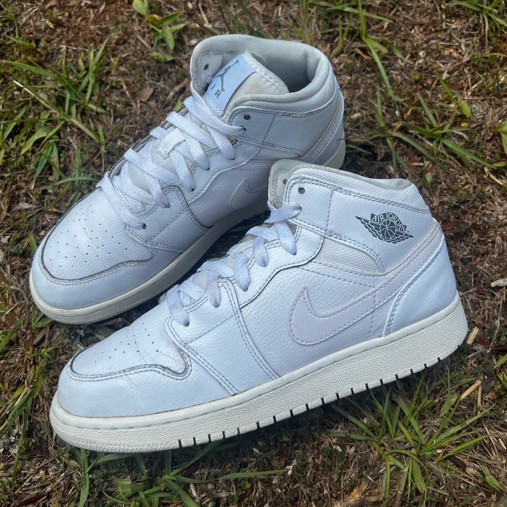 CLEAN Air Jordan 1 size 7.5 Womens Mid White 2015 Retro shoes